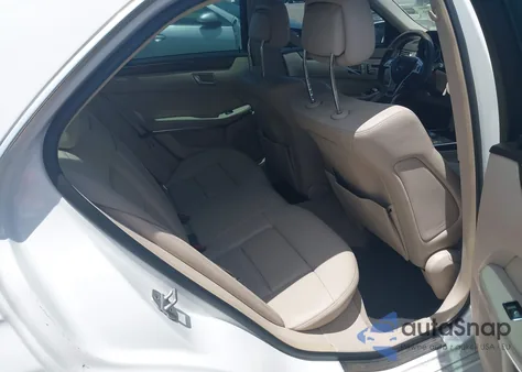 2014 Mercedes-Benz E 350 z USA, uszkodzony, nr VIN WDDHF5KB2EA901598